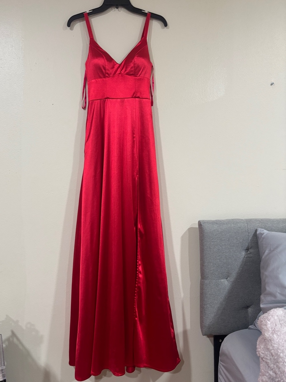 Elegant Red Satin Spaghetti-Strap Prom Dress